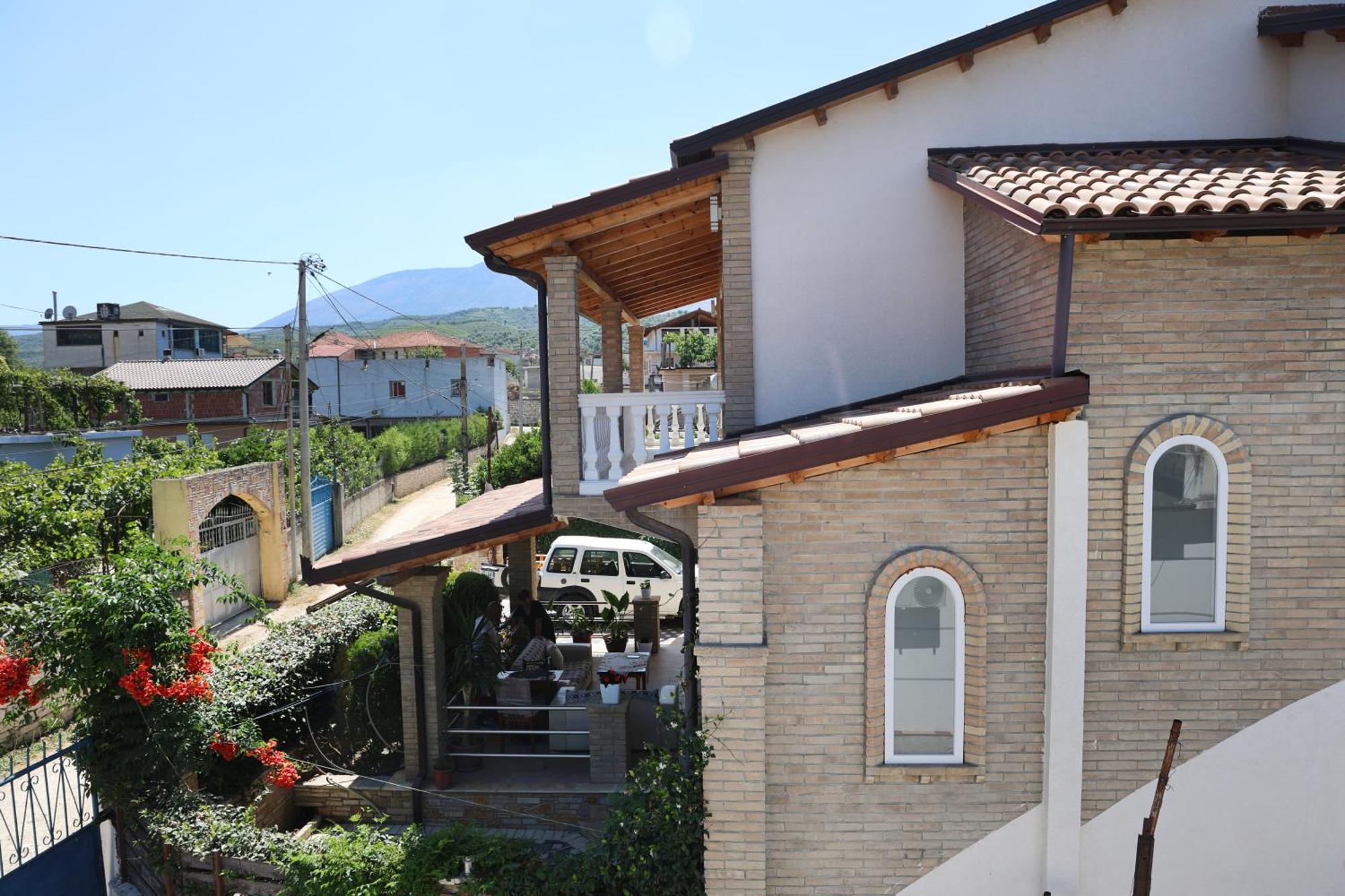 Villa Lejzo - Swimming Pool Berat Exterior photo
