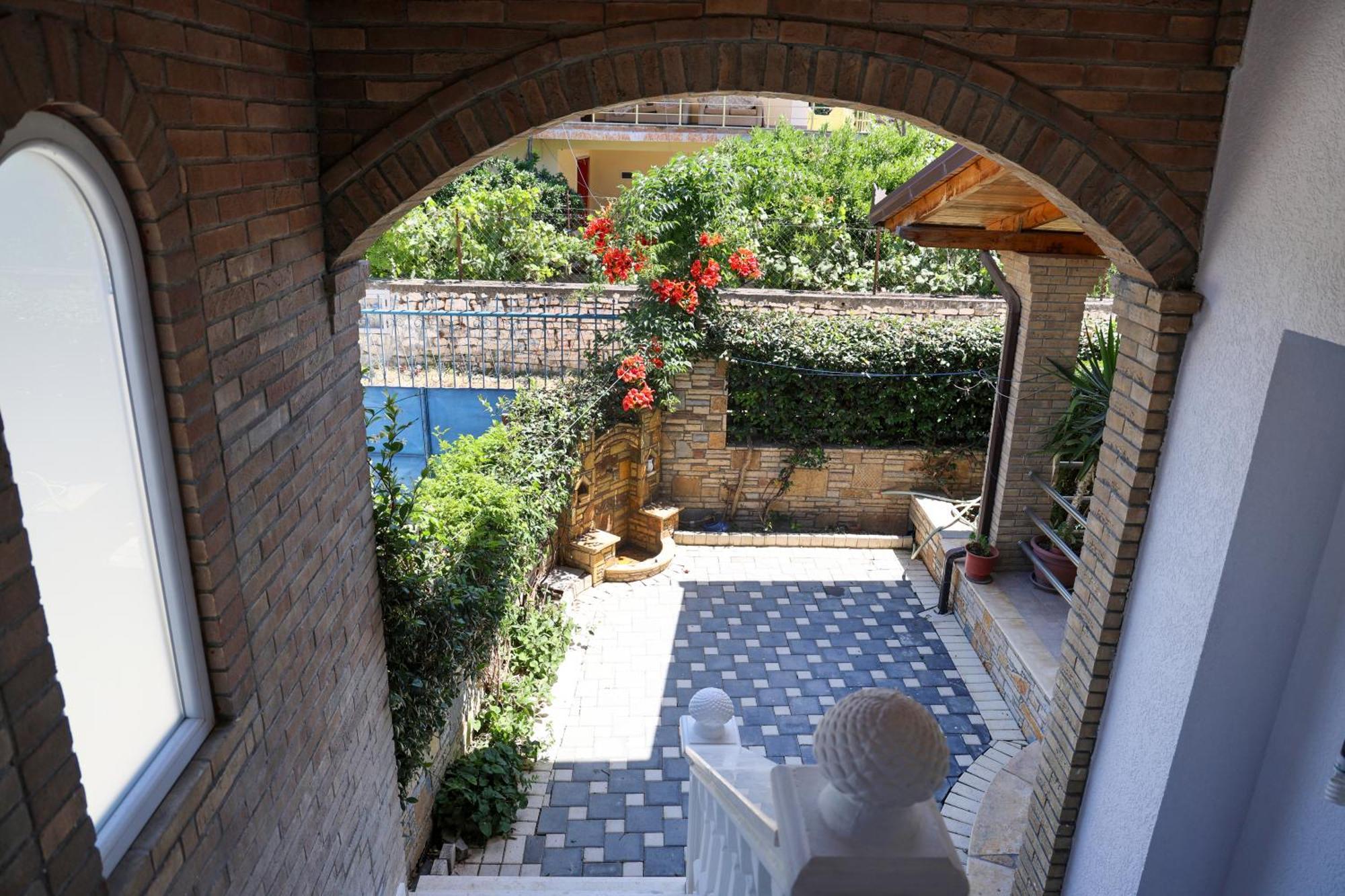 Villa Lejzo - Swimming Pool Berat Exterior photo