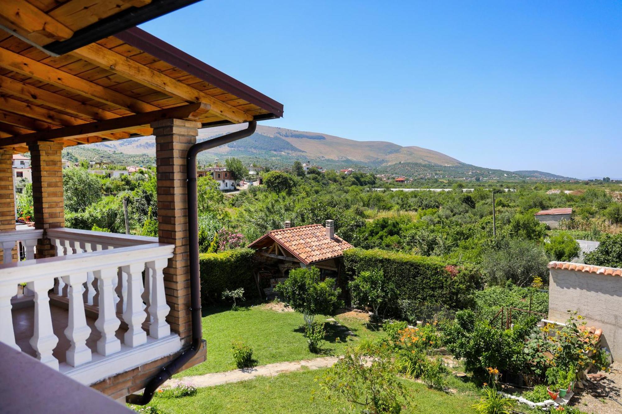 Villa Lejzo - Swimming Pool Berat Exterior photo