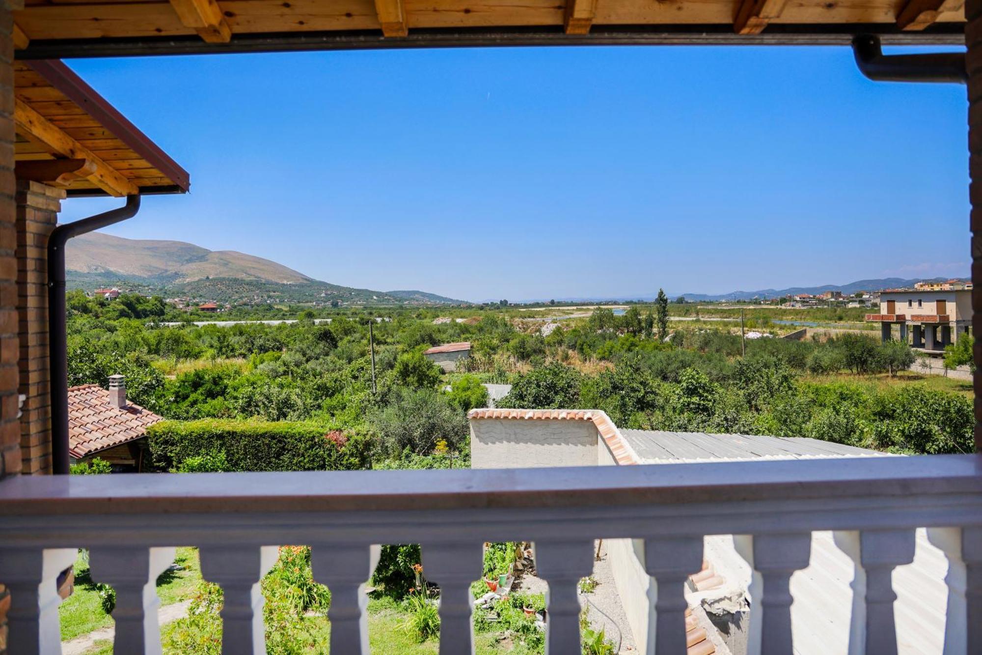 Villa Lejzo - Swimming Pool Berat Exterior photo