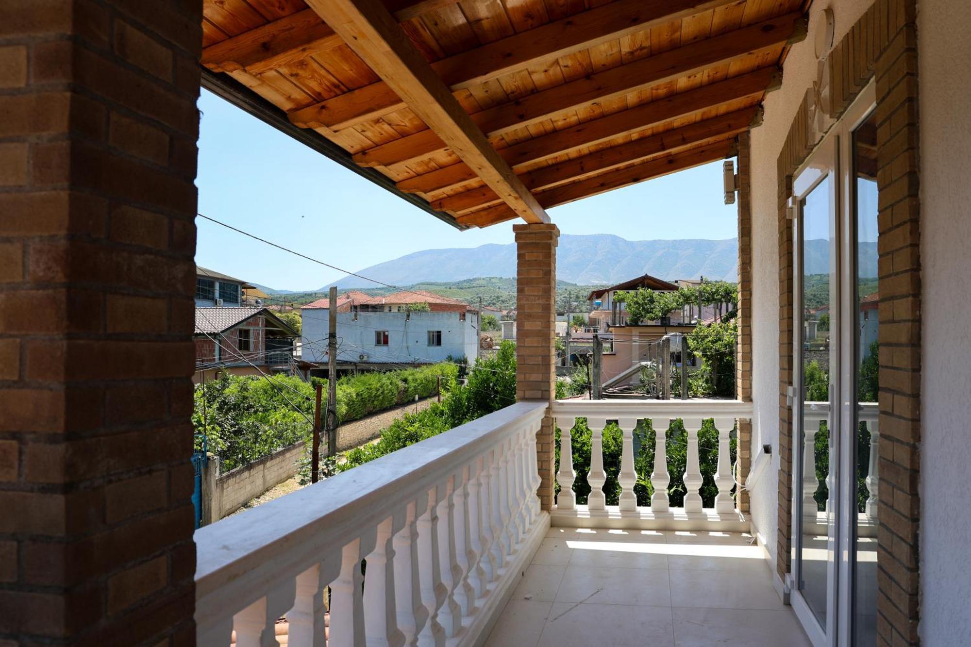 Villa Lejzo - Swimming Pool Berat Exterior photo
