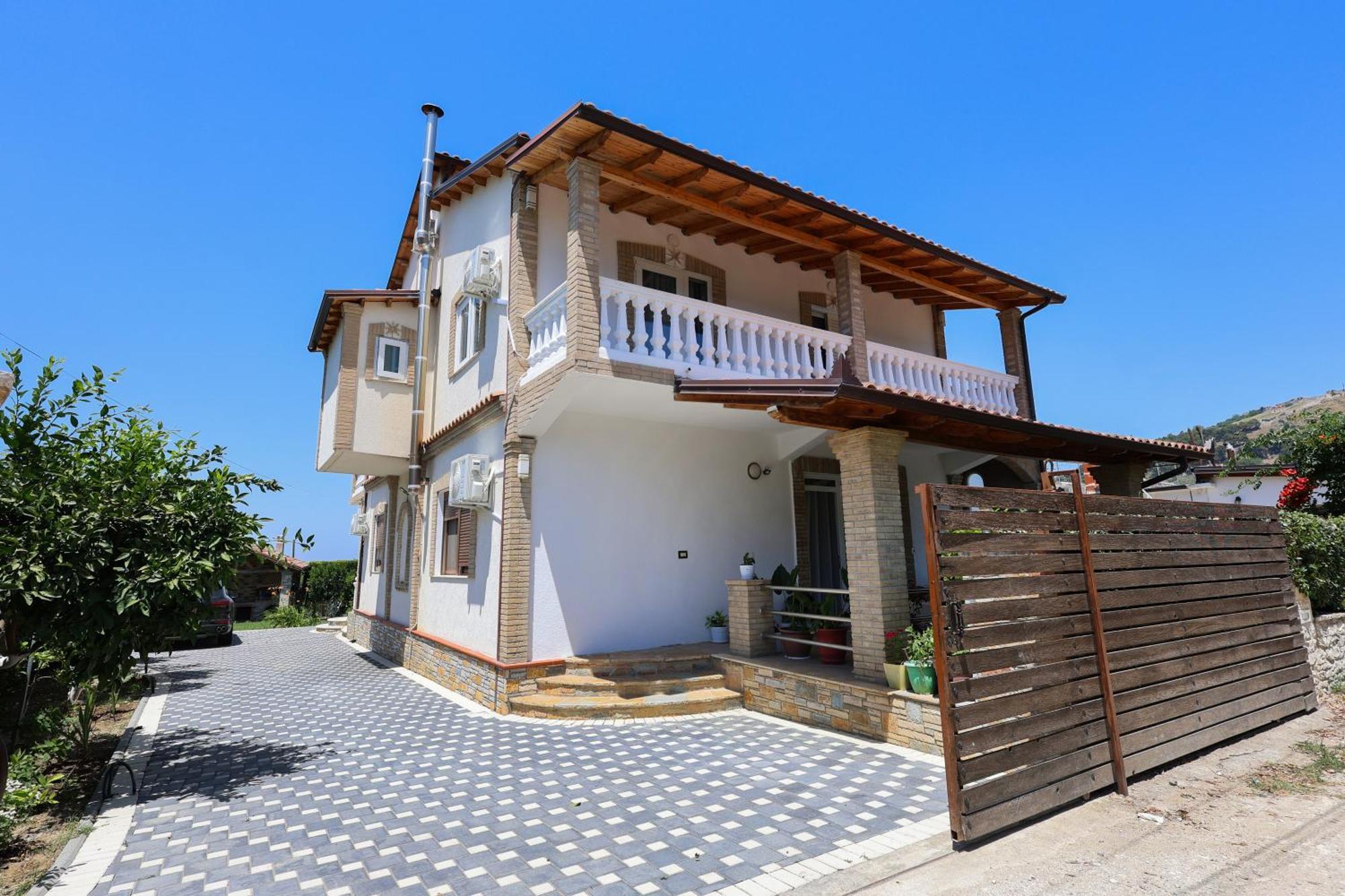 Villa Lejzo - Swimming Pool Berat Exterior photo